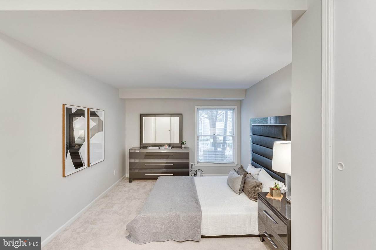 2915 S Woodstock Street - Photo 1