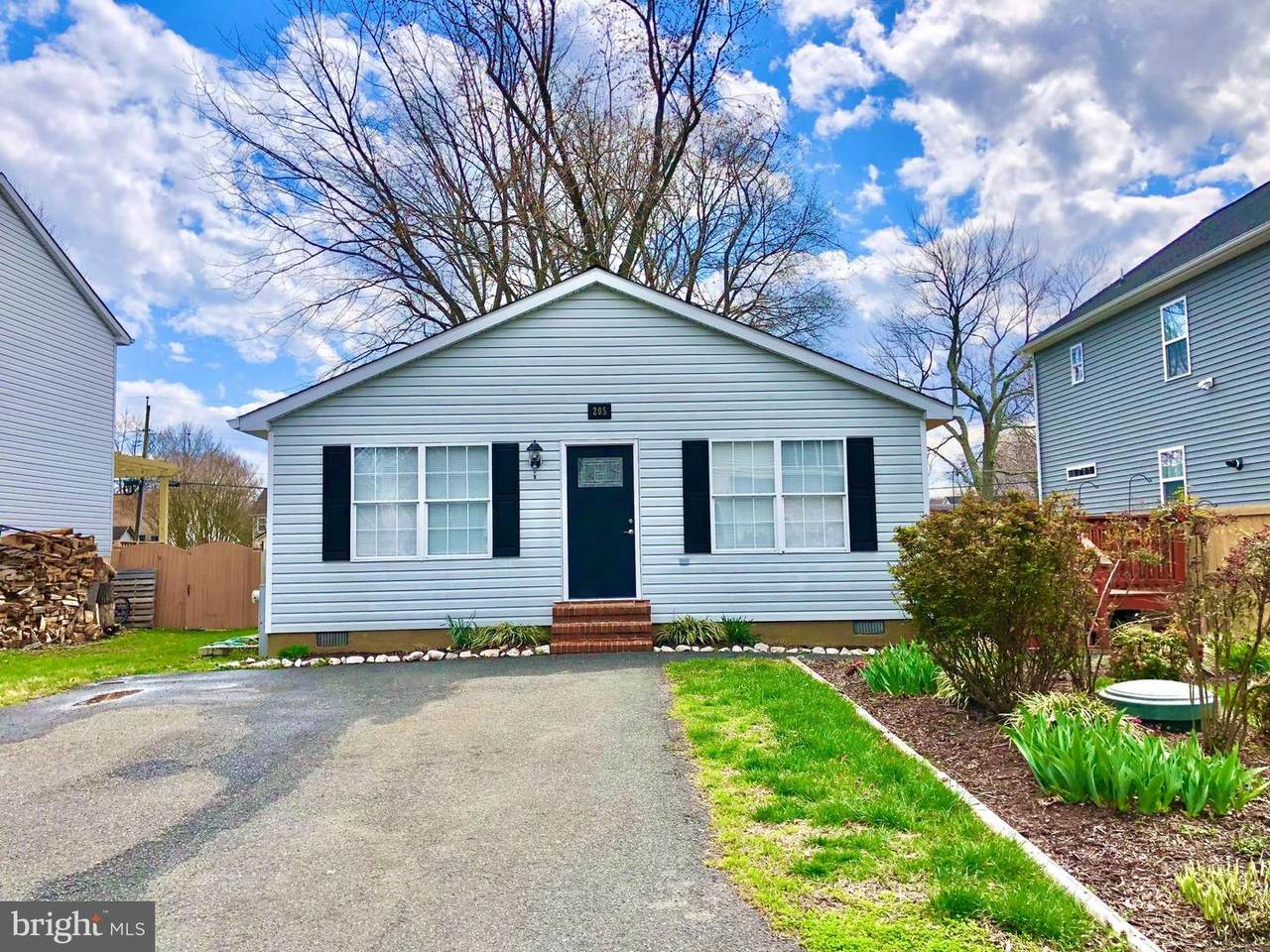 205 Linden Avenue - Photo 1
