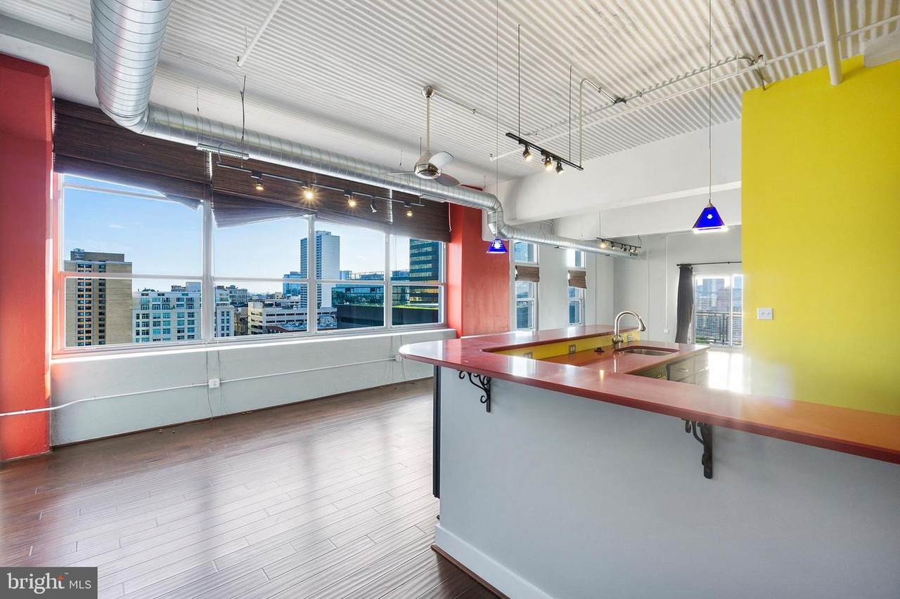 2200 Arch - Photo 1