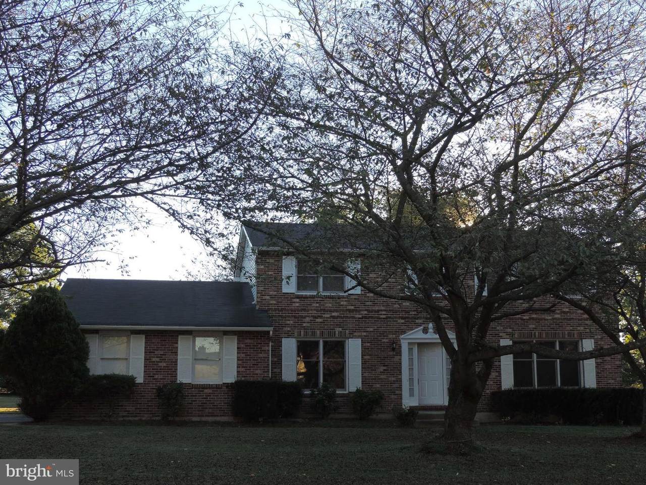27 Stuyvesant Drive - Photo 1