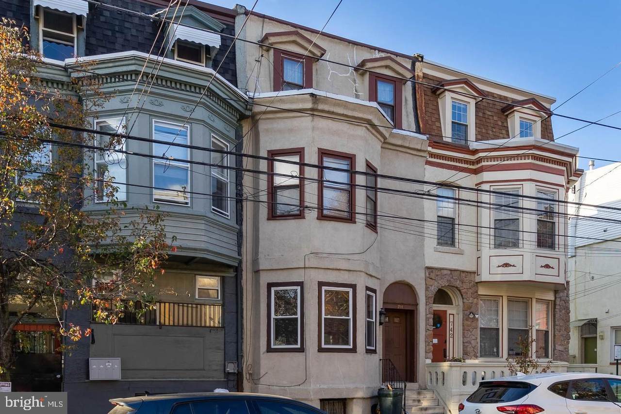 744 22ND Street - Photo 1