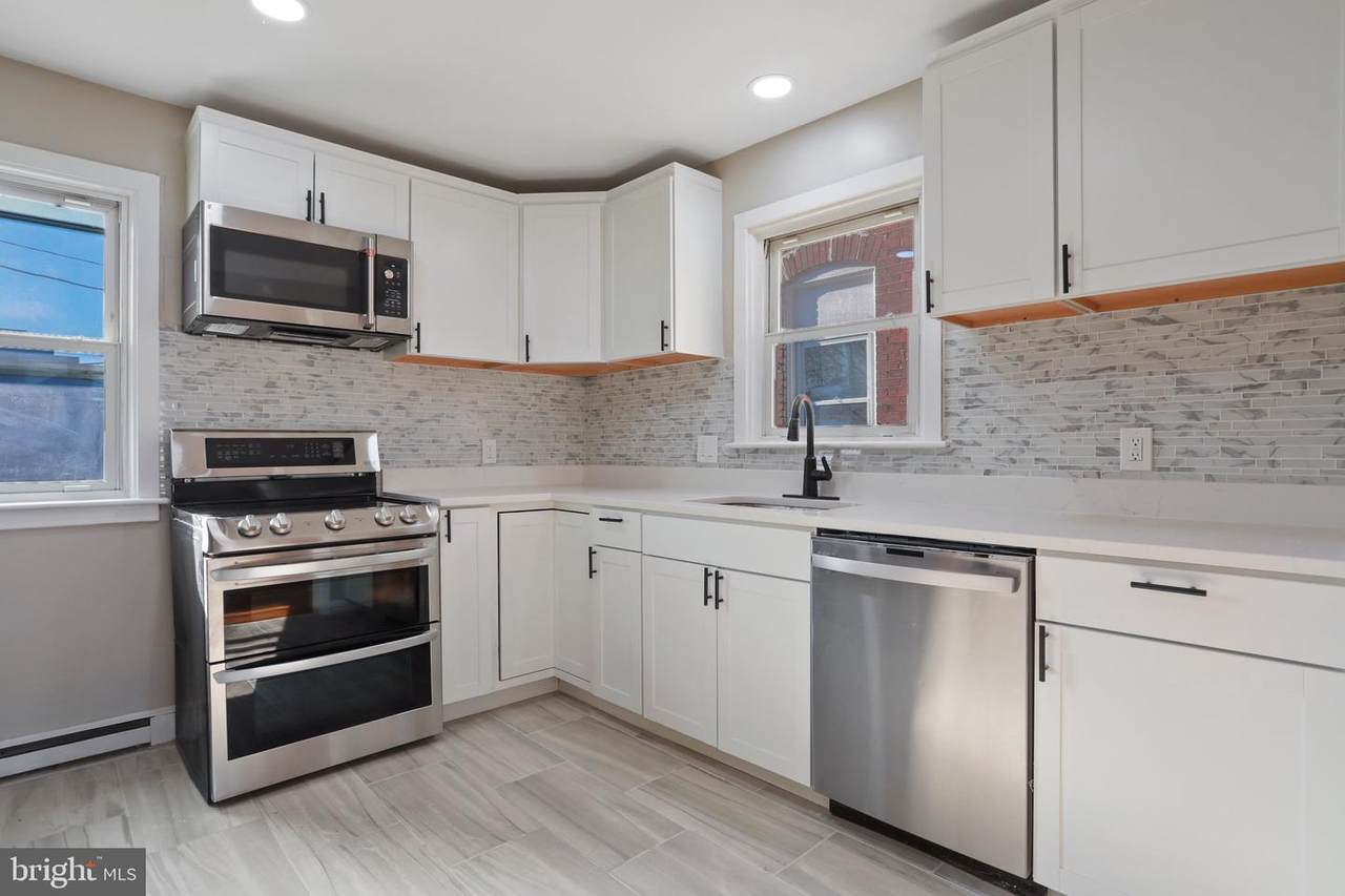 220 N Locust Street - Photo 1