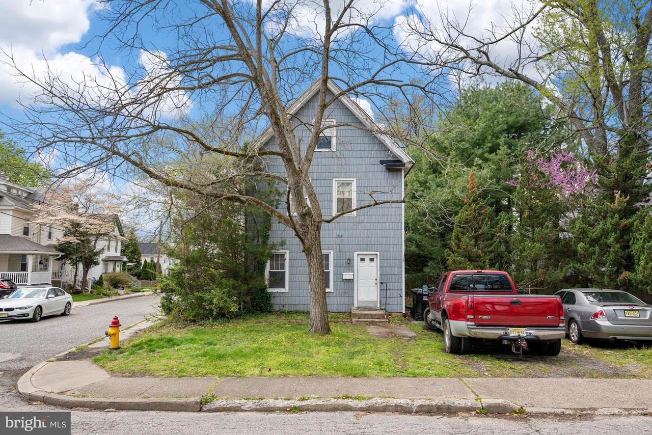 102 Montgomery - Photo 1
