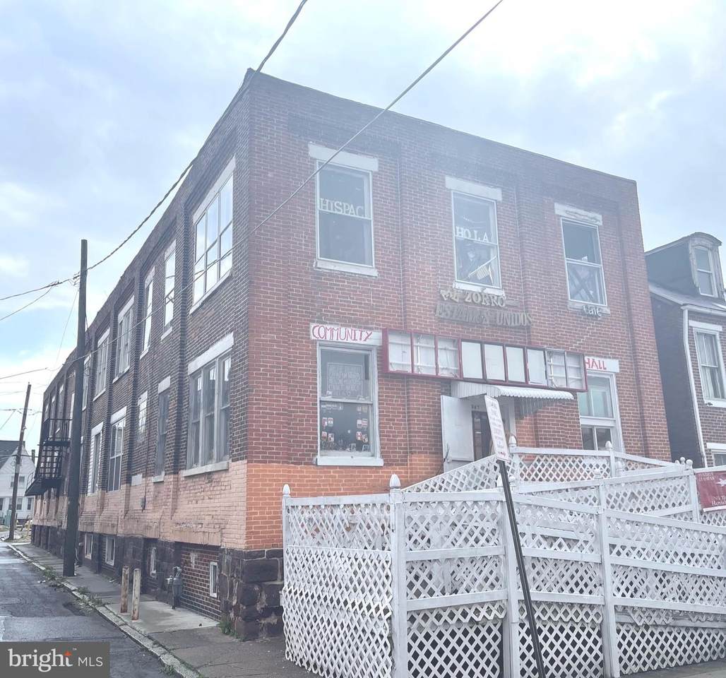 1347 Howard Street - Photo 1