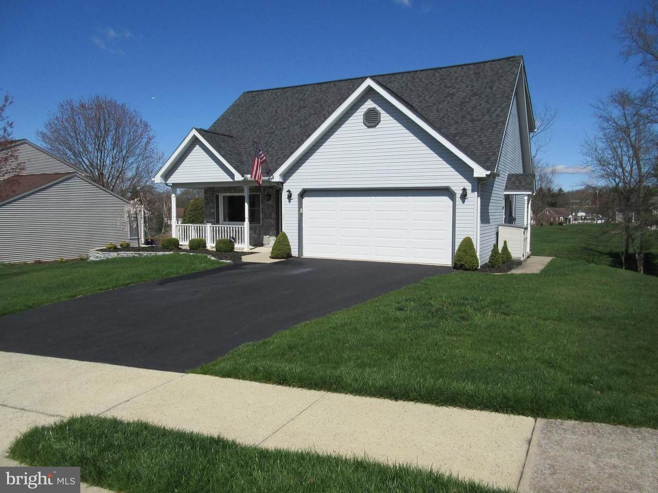 404 4TH Street - Photo 1