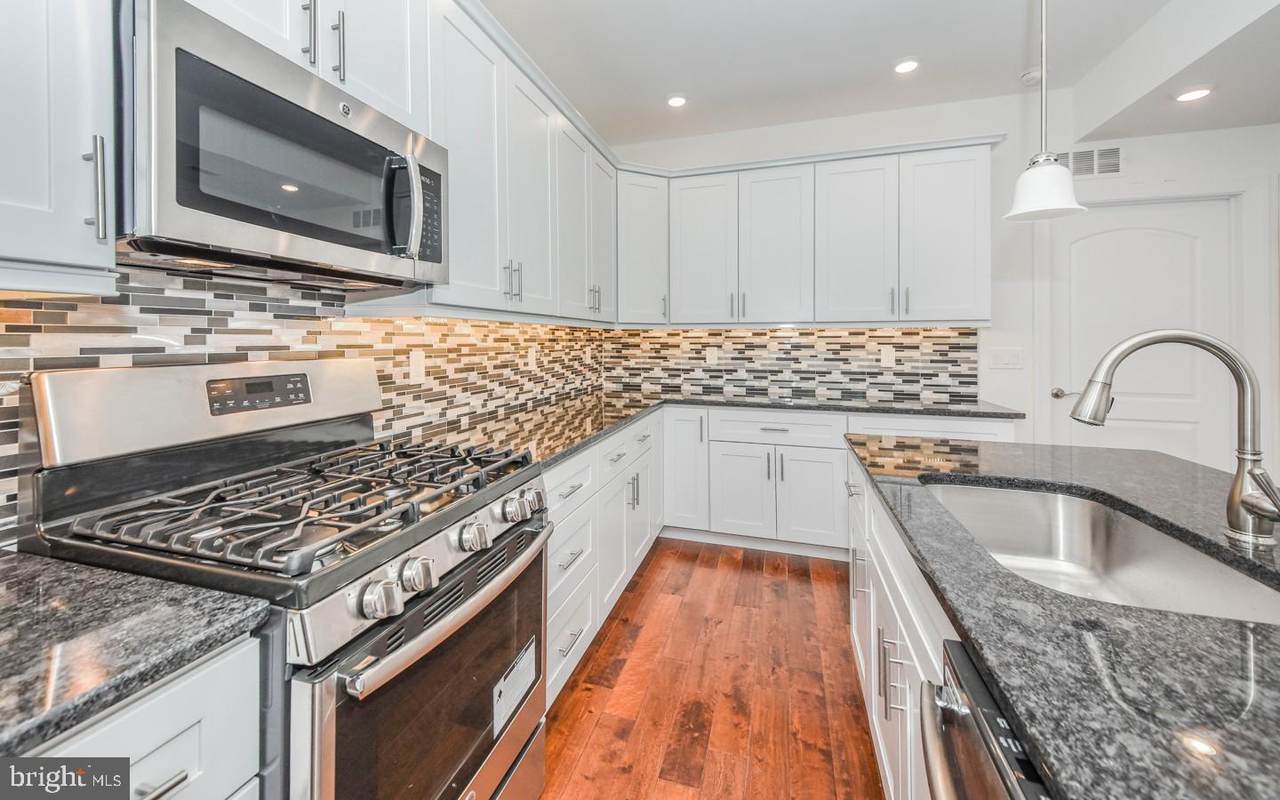 2132 Sergeant Street - Photo 1