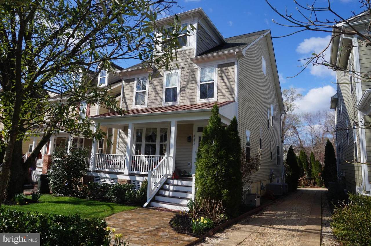 1113 Lincoln Avenue - Photo 1