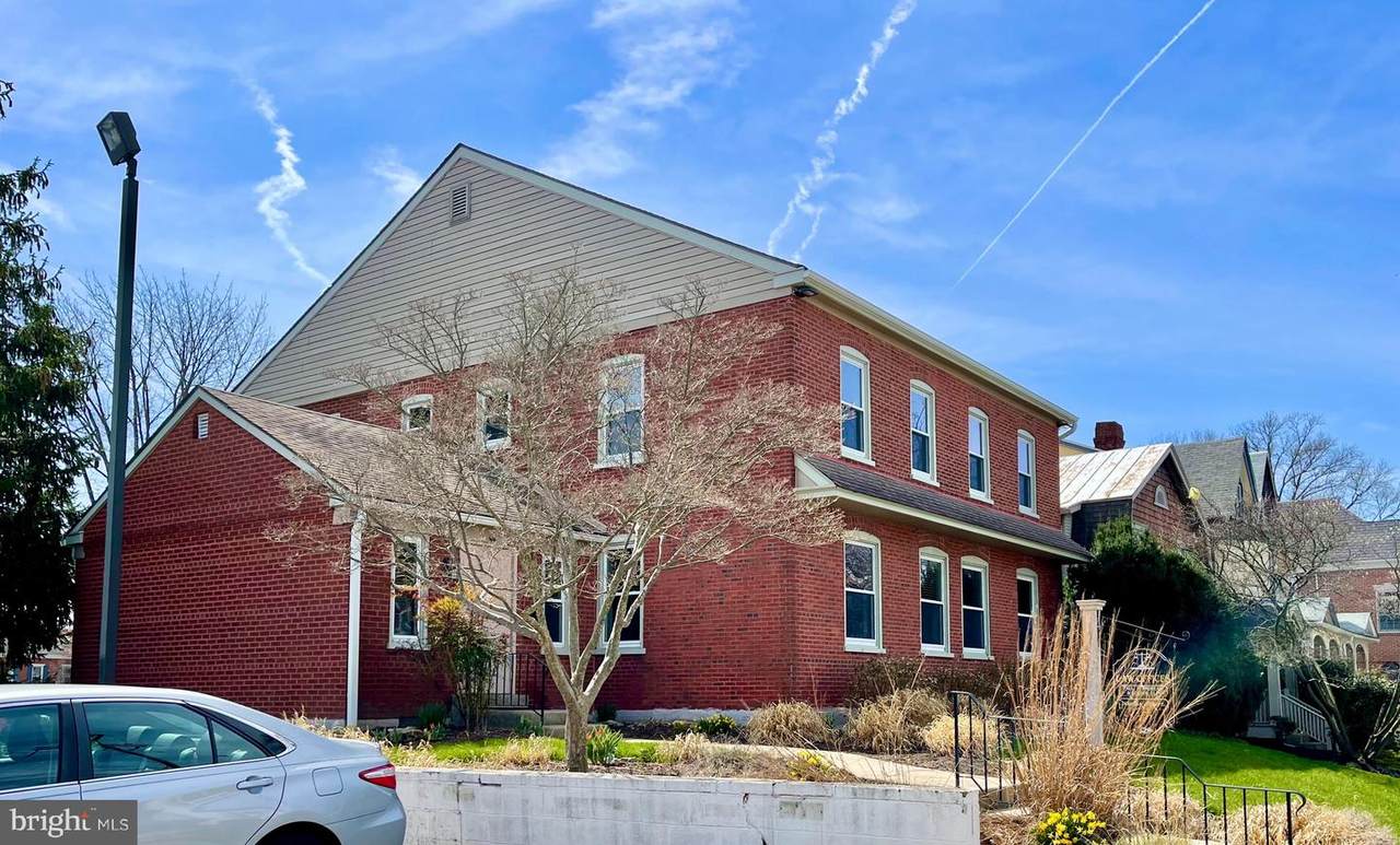 320-322 Front Street - Photo 1