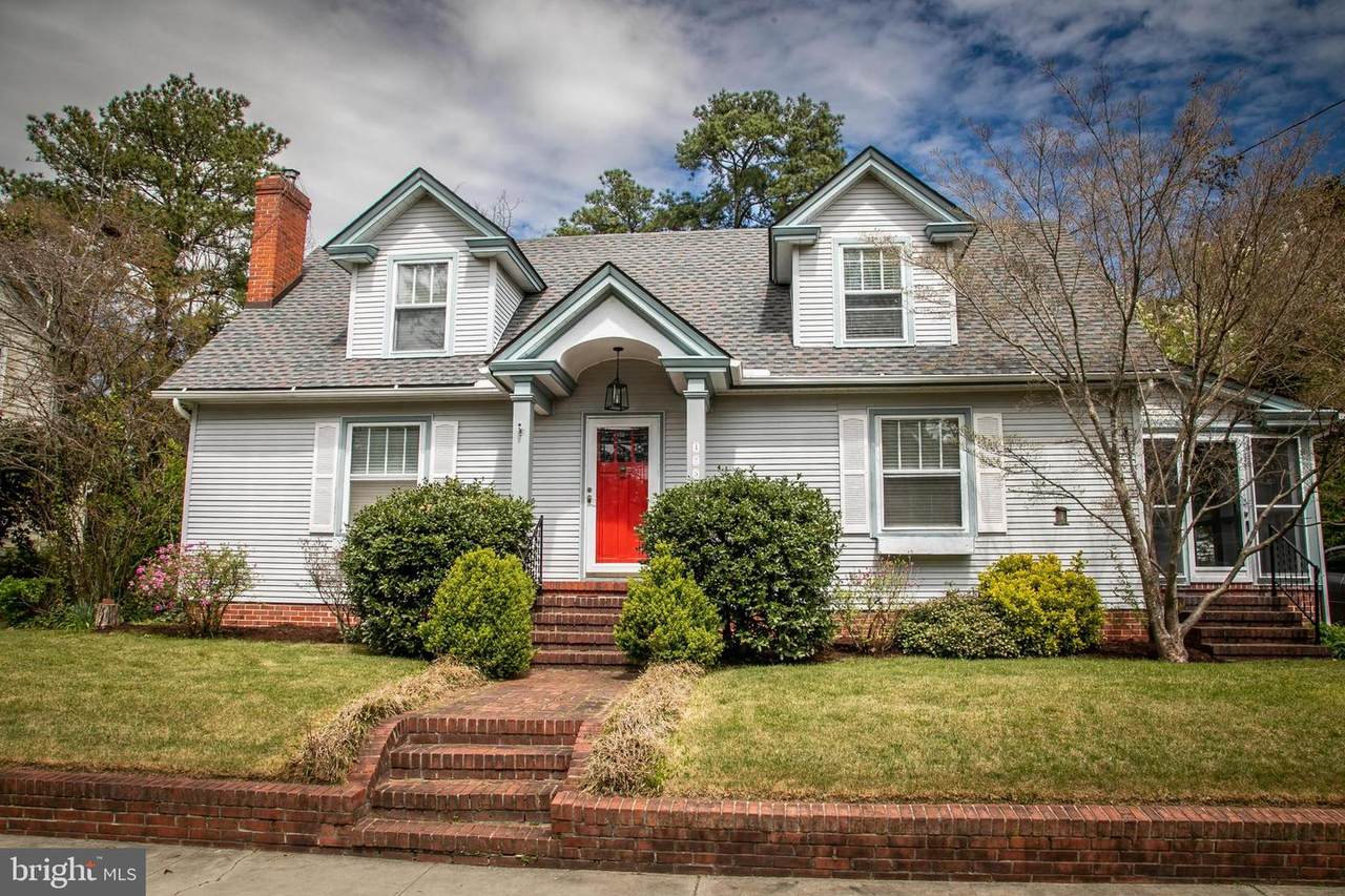 425 College Avenue - Photo 1
