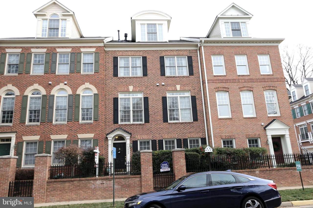 1625 Seneca Avenue - Photo 1