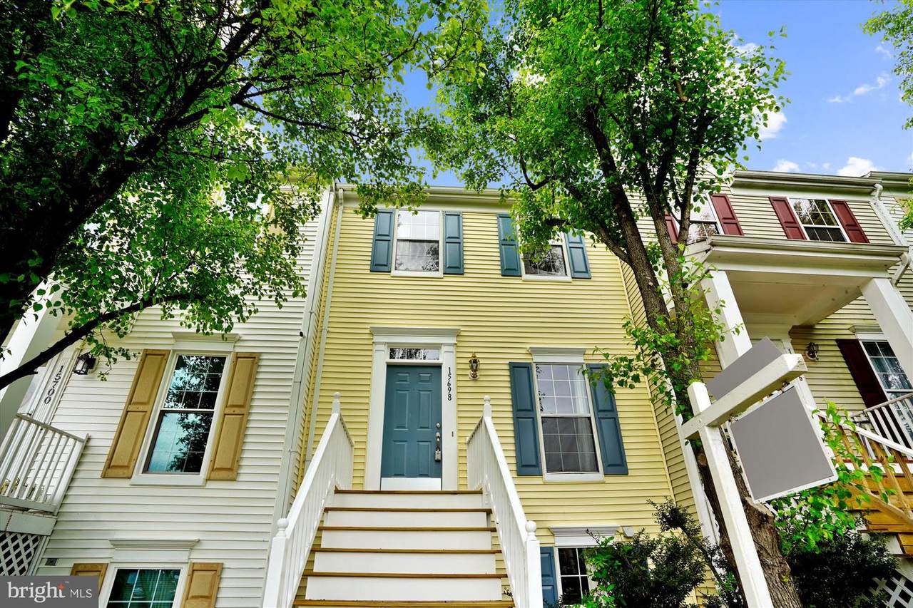 15698 Viewpoint Circle - Photo 1