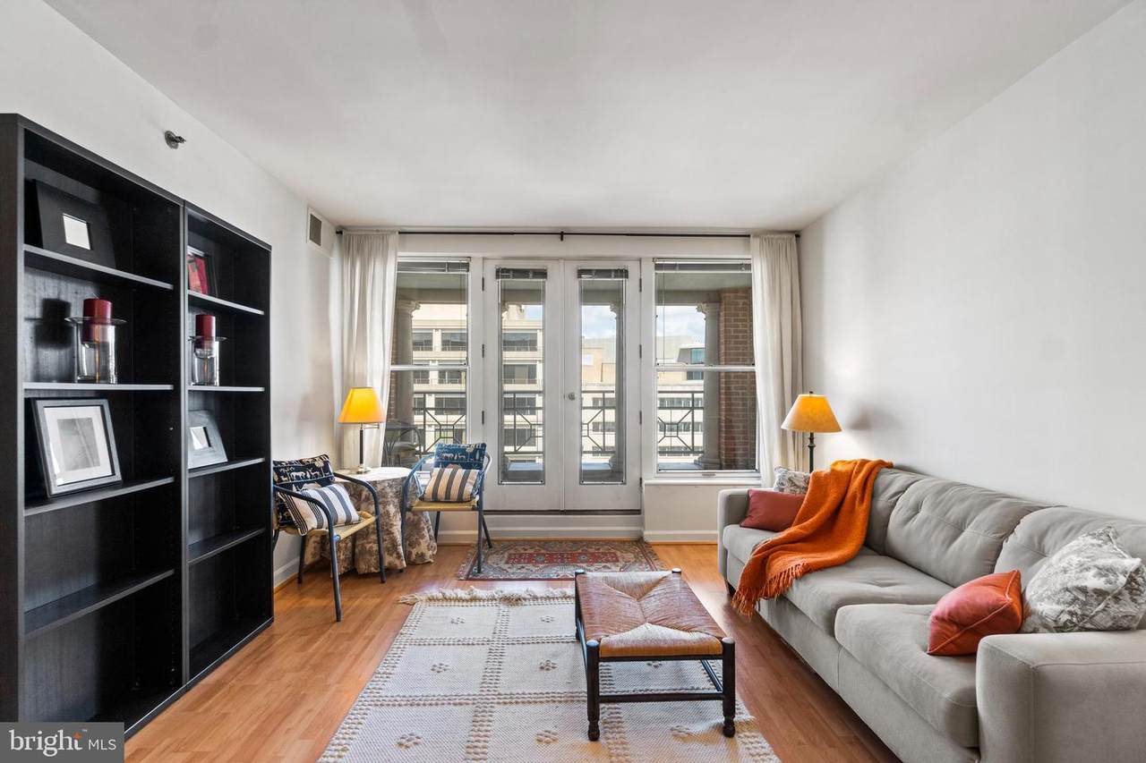 601 Pennsylvania Avenue - Photo 1