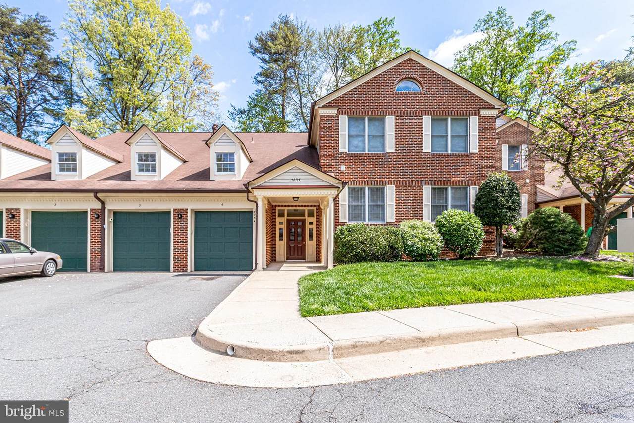 7254 Glen Hollow Court - Photo 1