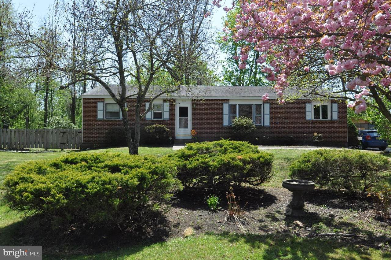 393 Mansfield Rd E - Photo 1