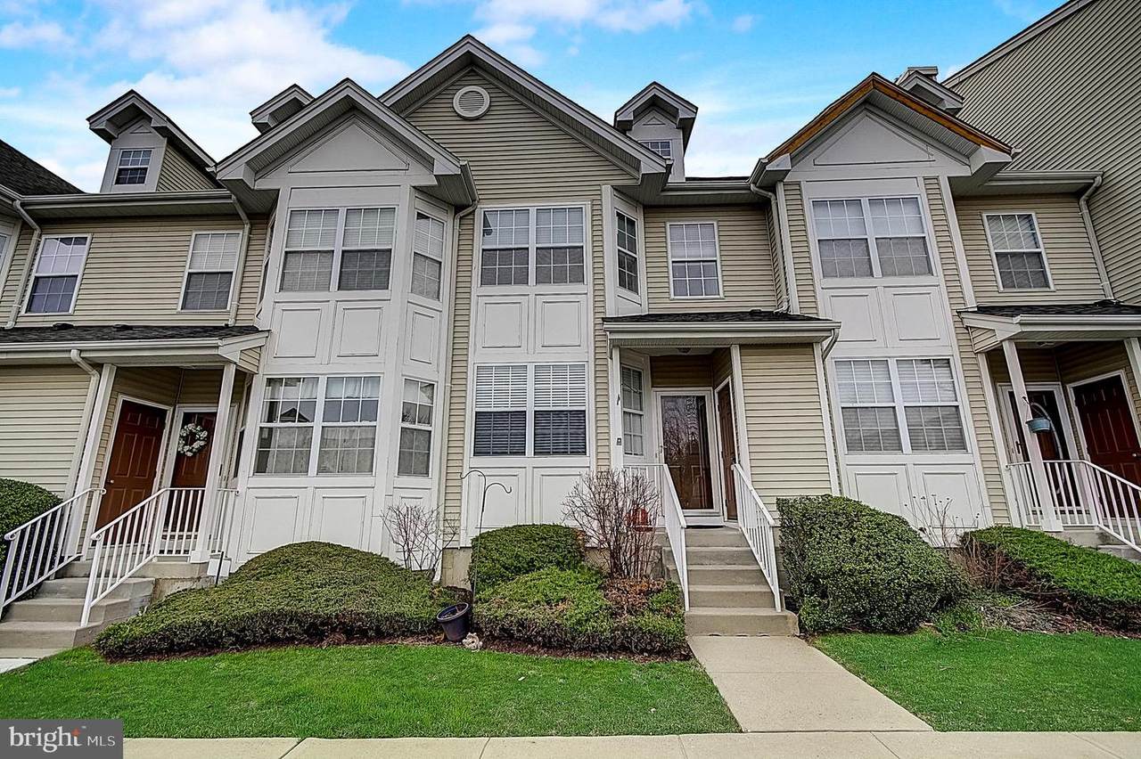 906 Blossom Circle - Photo 1