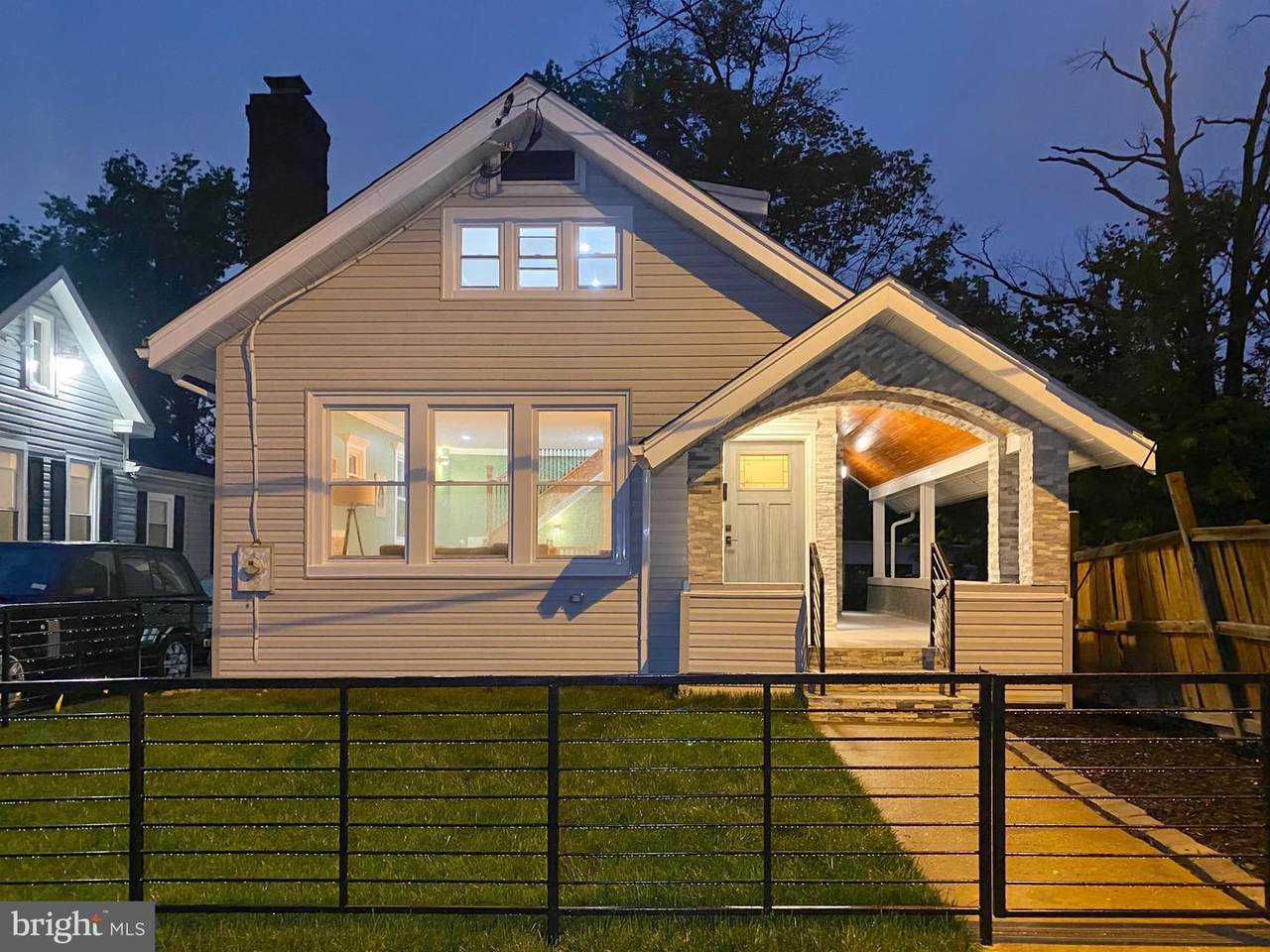 3016 Thayer Street - Photo 1