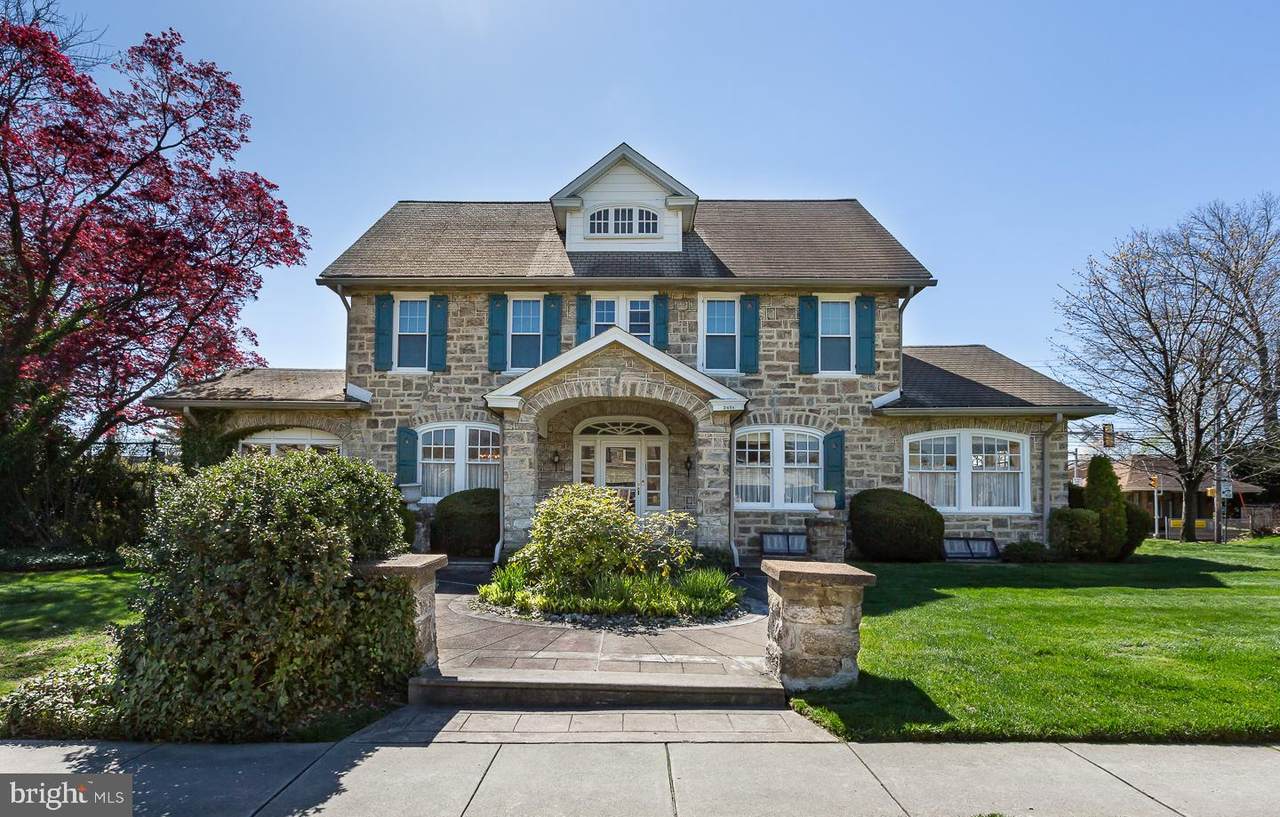 2456 Hillcrest Road - Photo 1