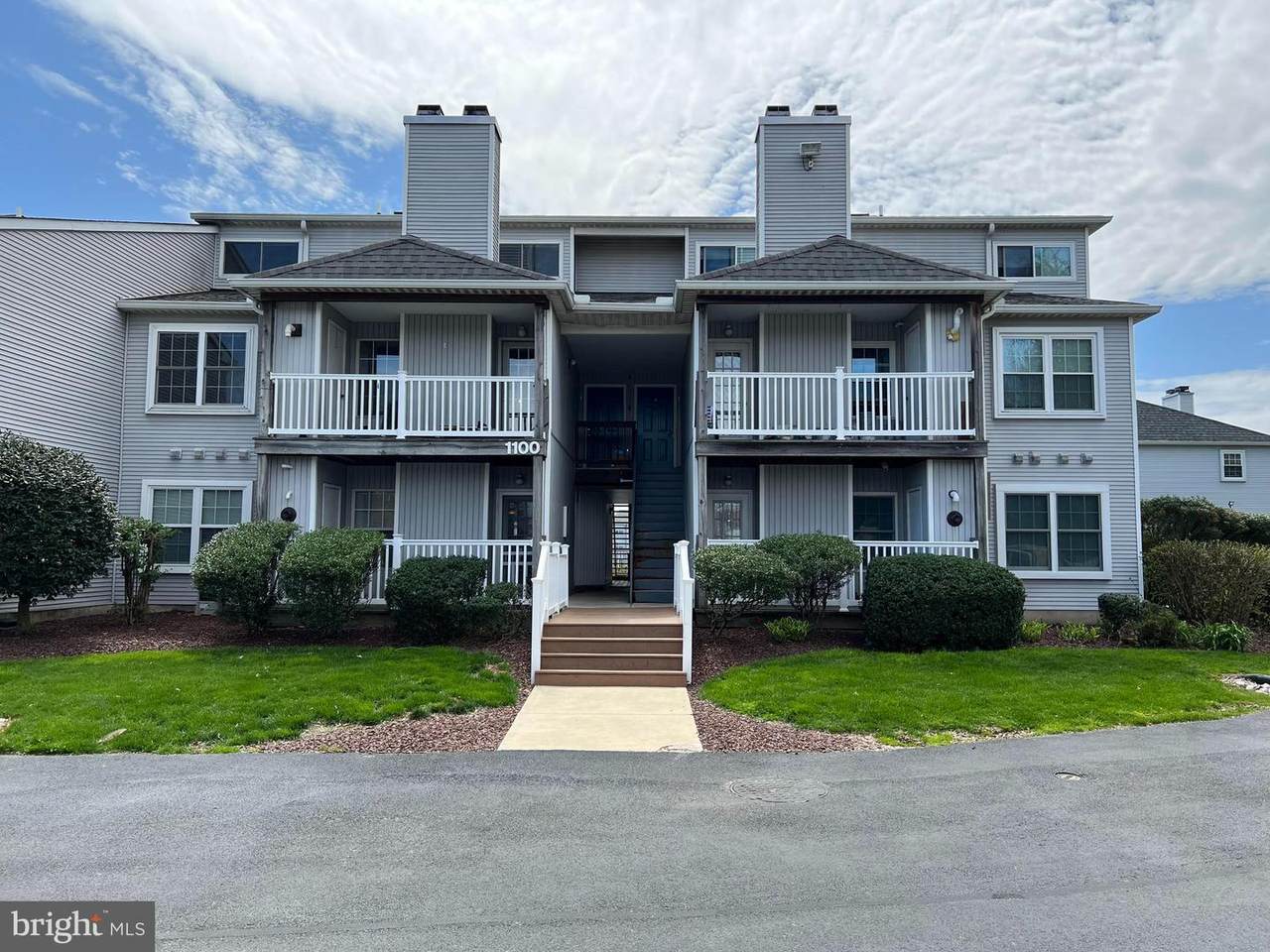 1108 Waters Edge Drive - Photo 1