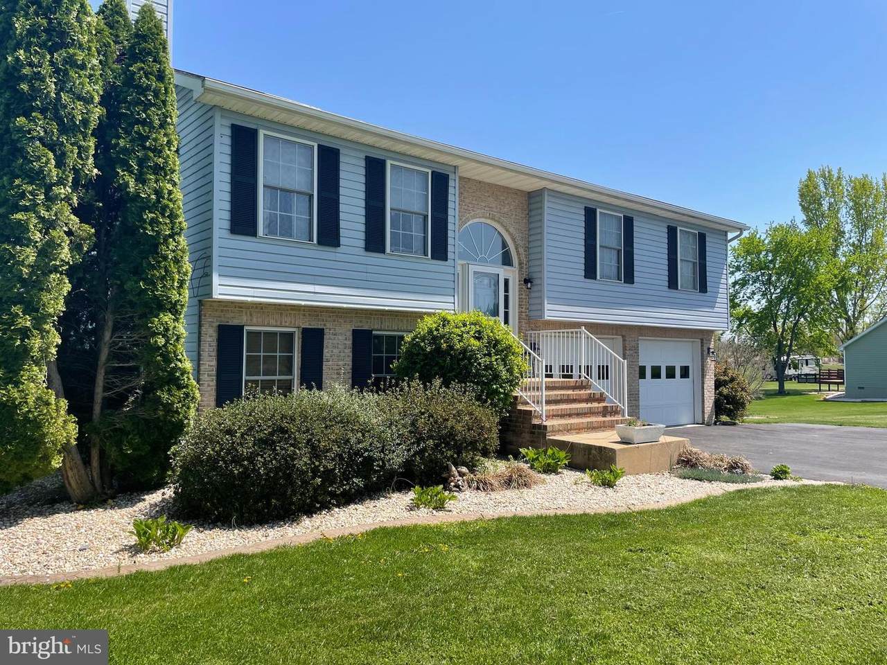 213 Michelle Drive - Photo 1