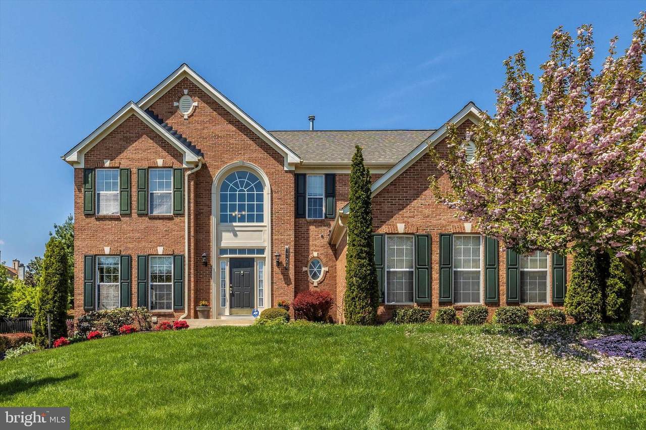 6320 Knollwood Drive - Photo 1