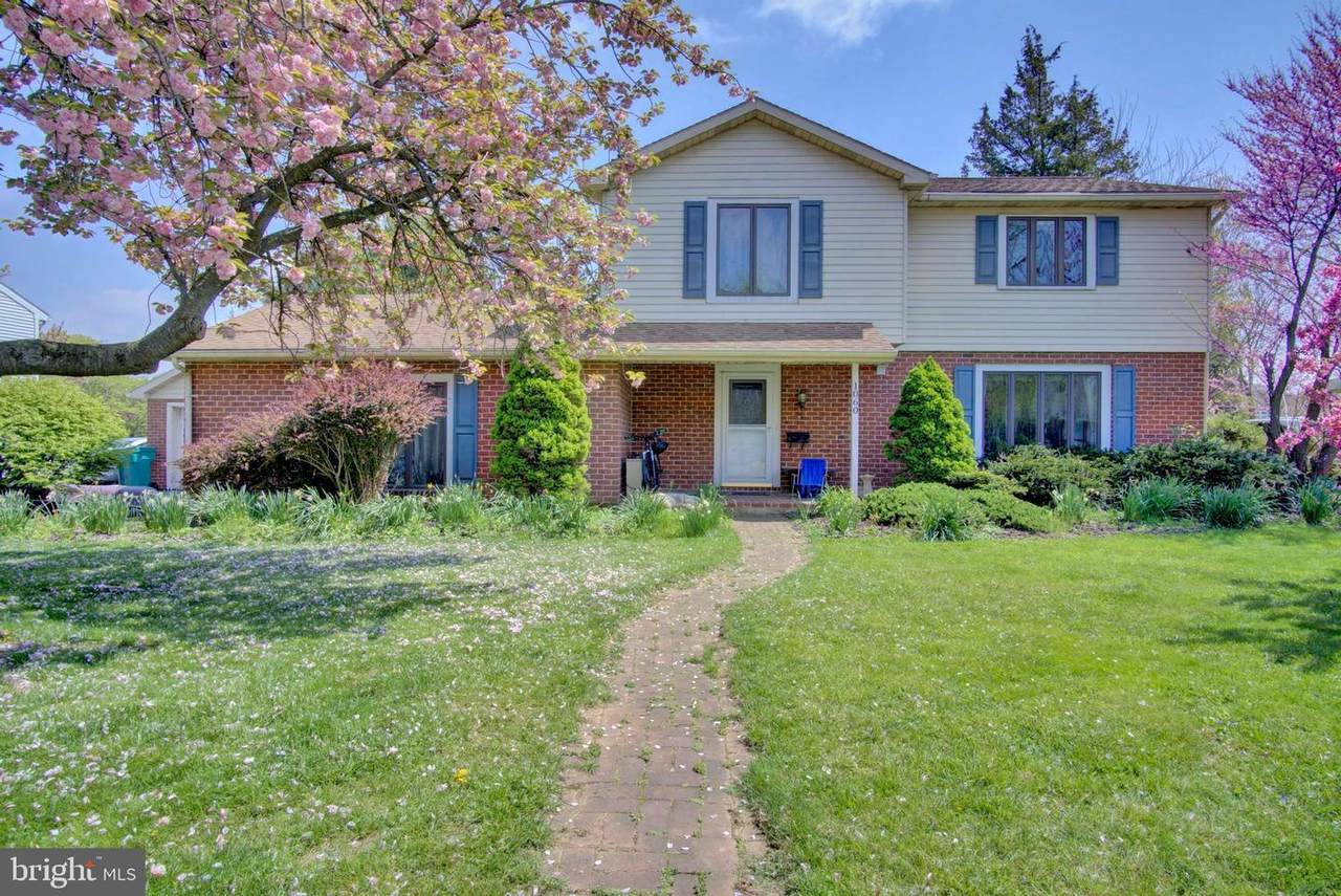 1060 Beech Avenue - Photo 1