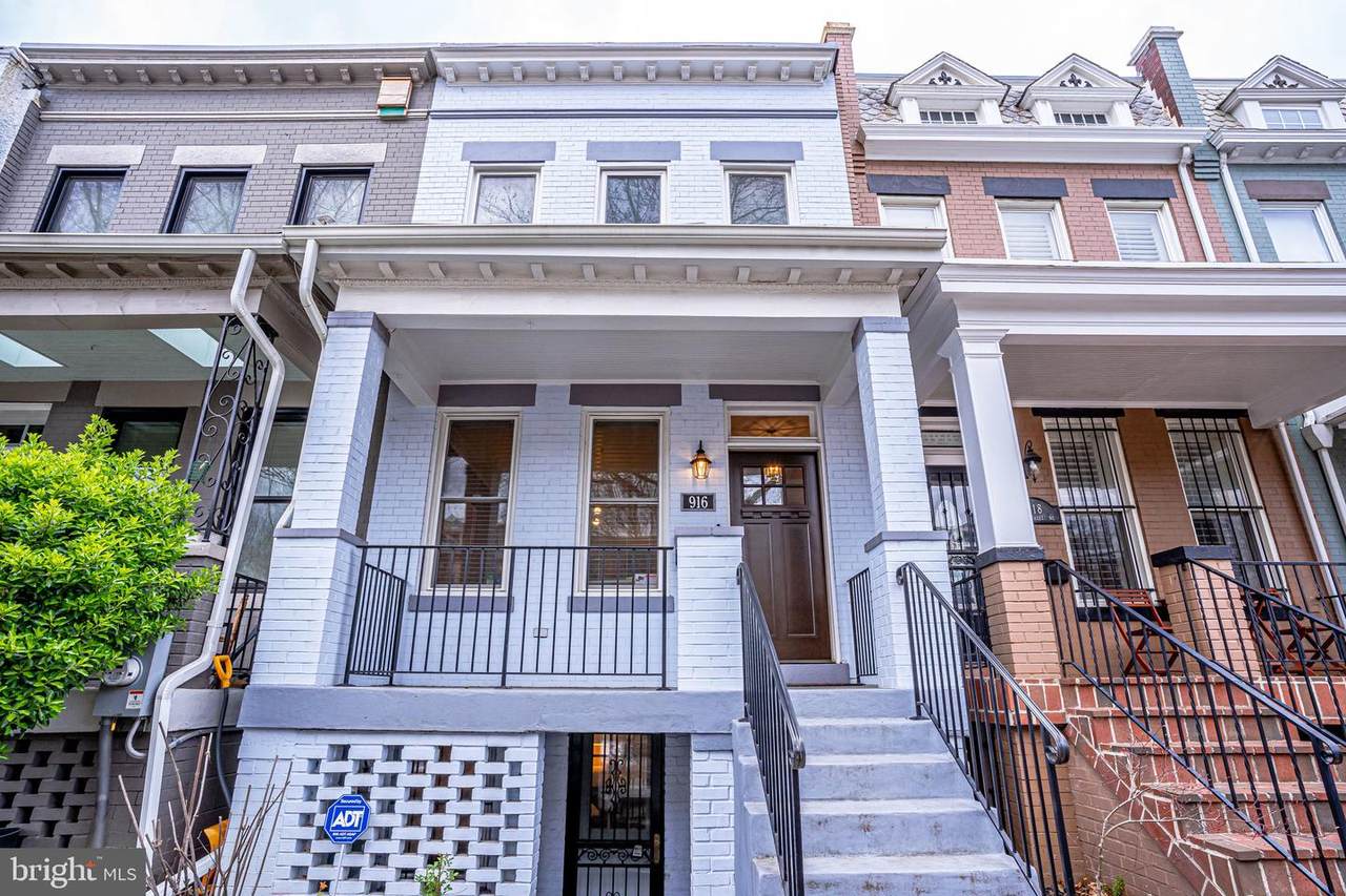 916 6TH Street - Photo 1