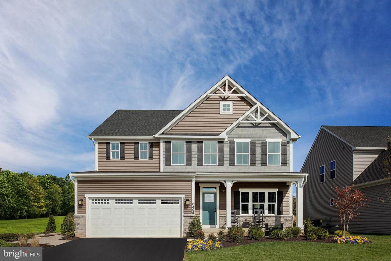 4858 Railway Circle - Photo 1