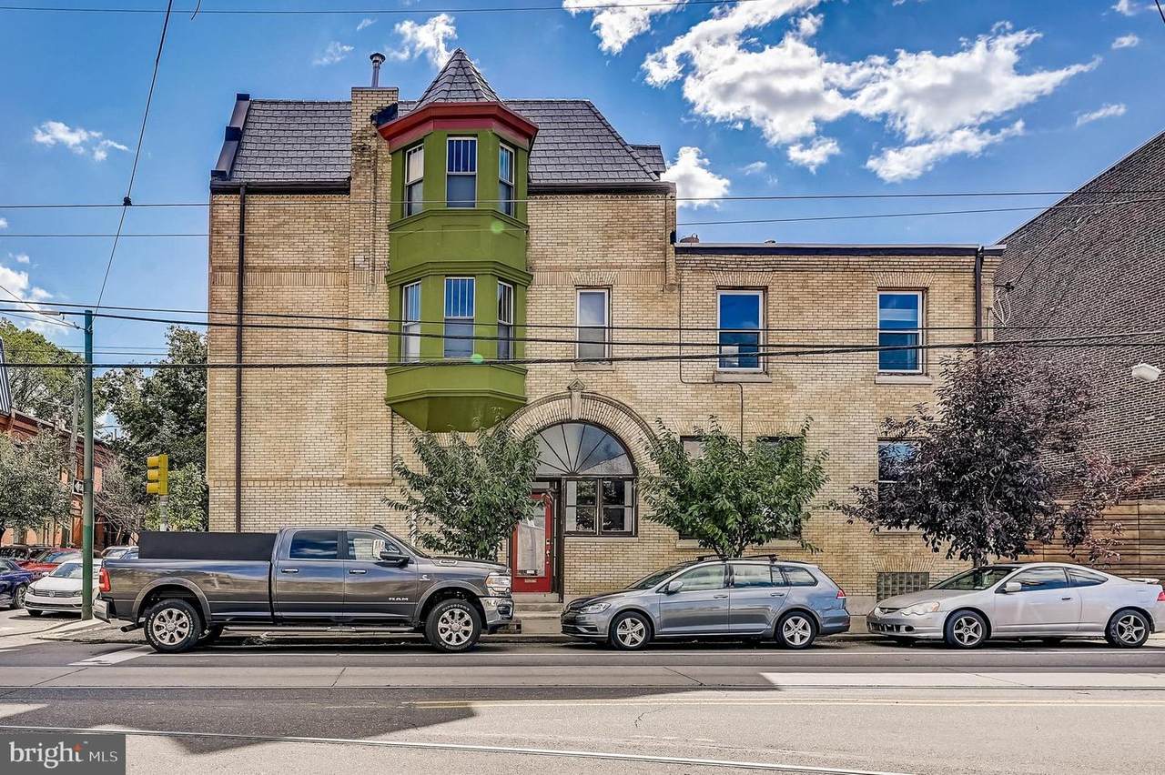 894 25TH Street - Photo 1