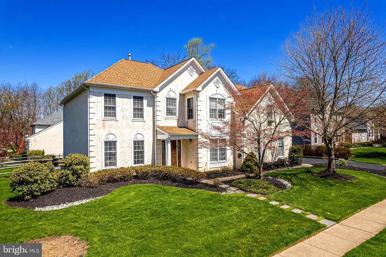 811 Firethorn Circle - Photo 1