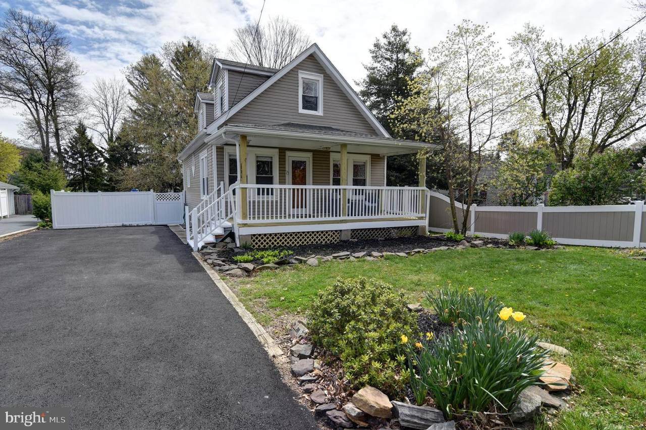 174 Crest Avenue - Photo 1
