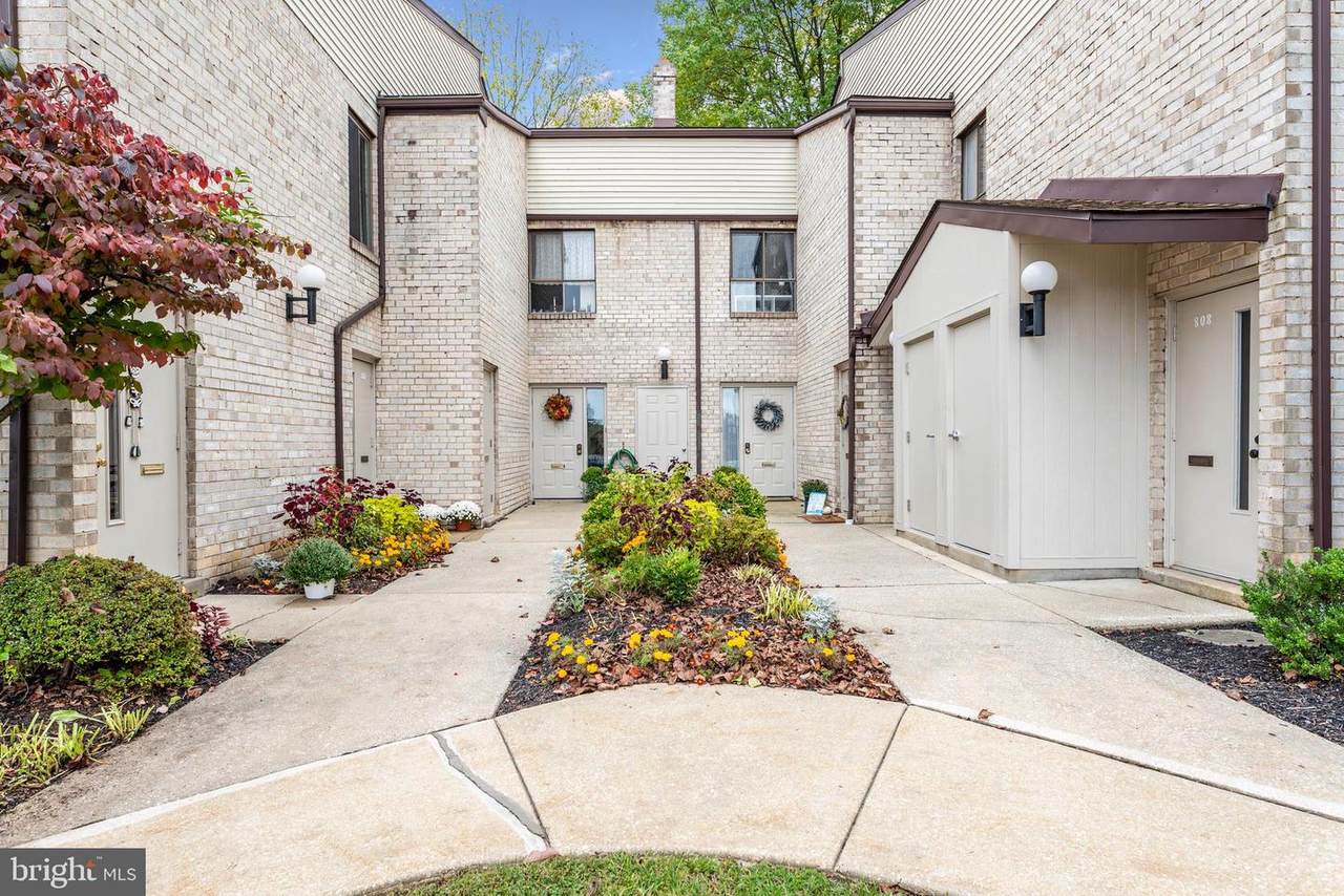 802 Raintree Lane - Photo 1