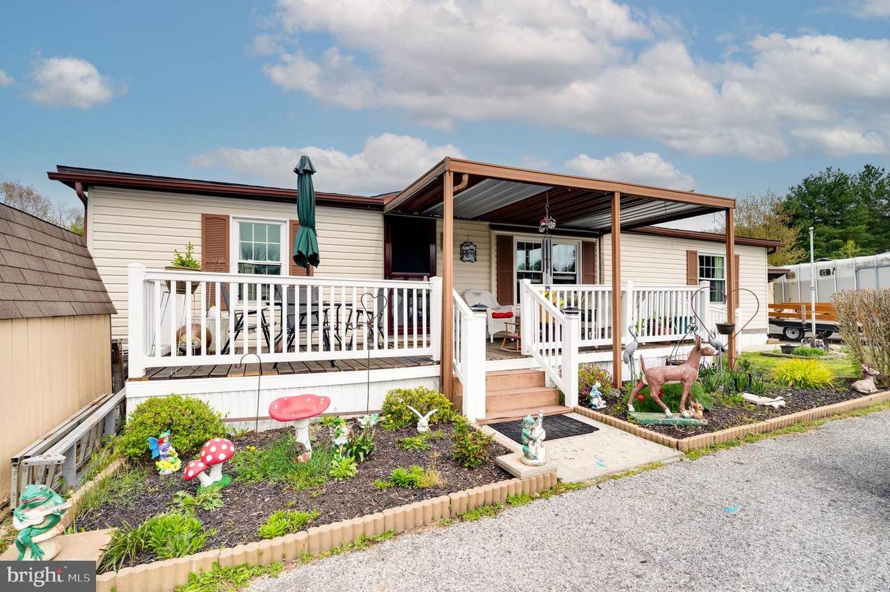 1006 Valley Court - Photo 1