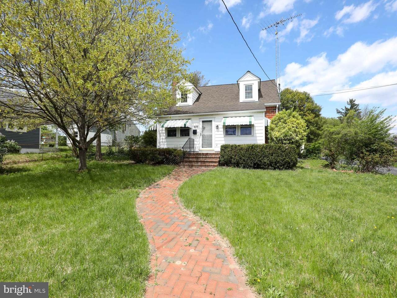 835 Moler Avenue - Photo 1