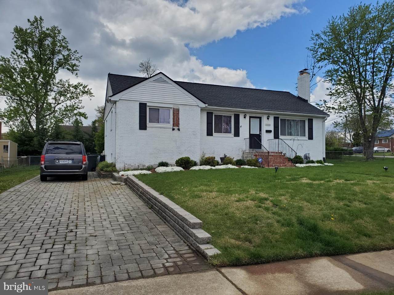 6000 Grayson Street - Photo 1