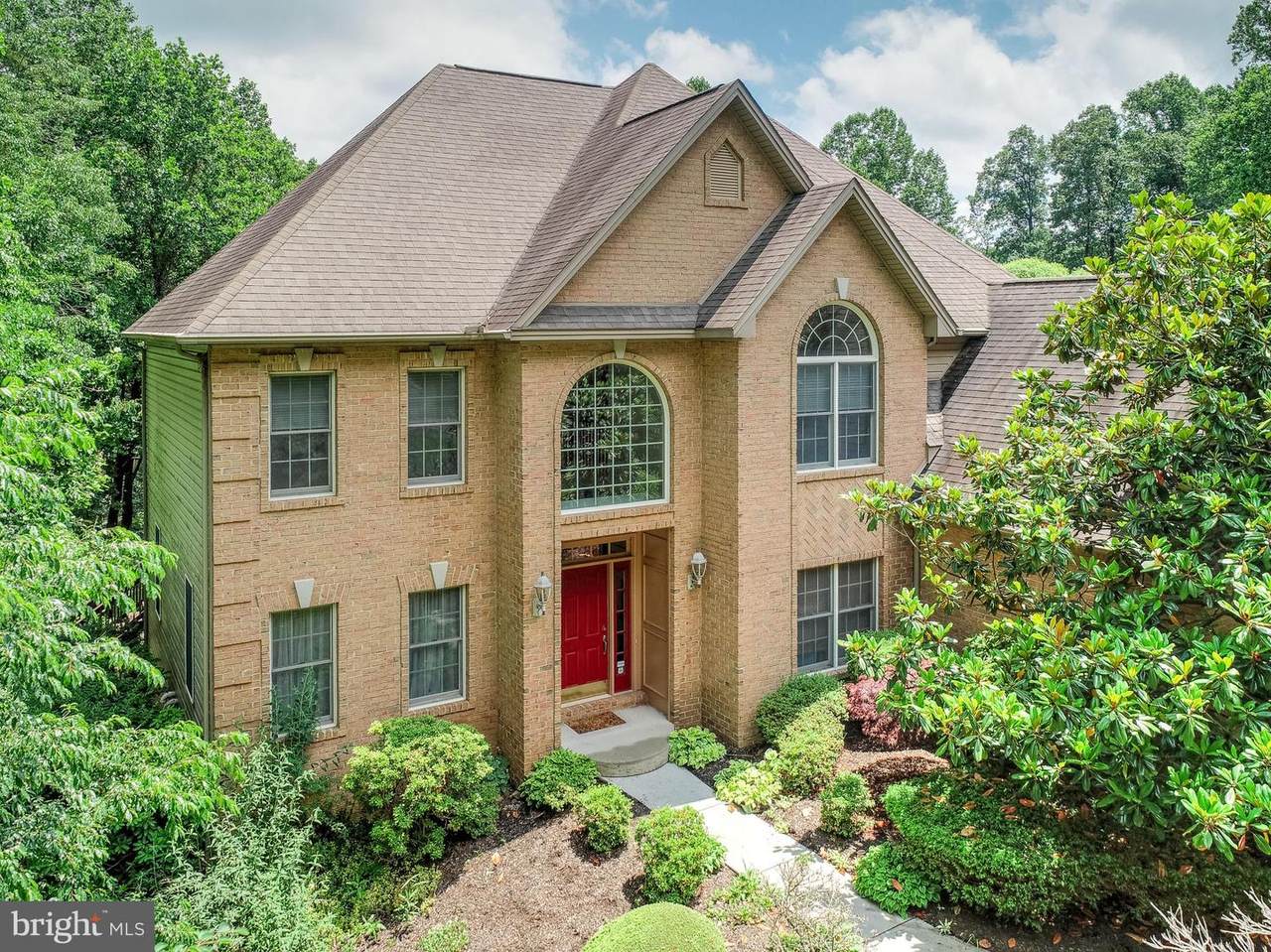 656 Hunters Lane - Photo 1