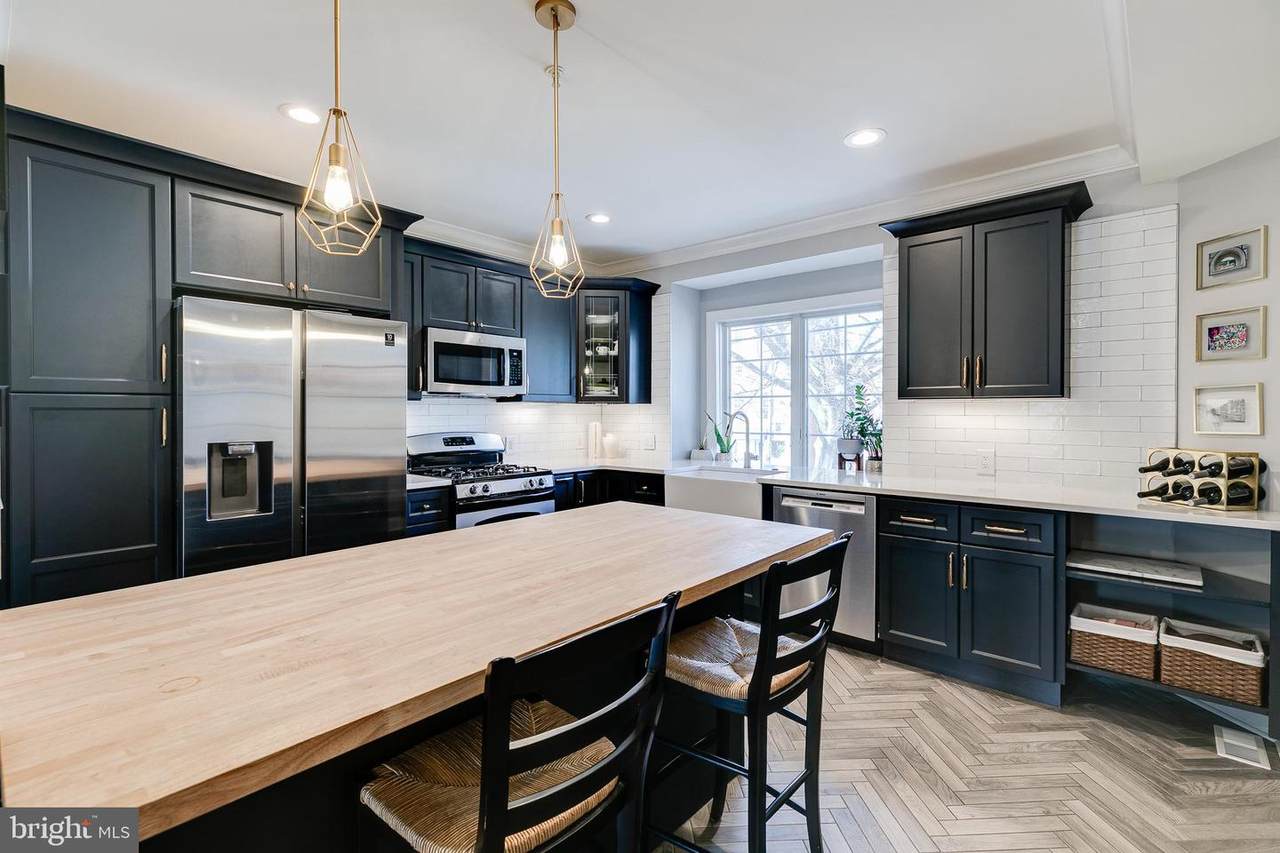 302 Bainbridge Street - Photo 1