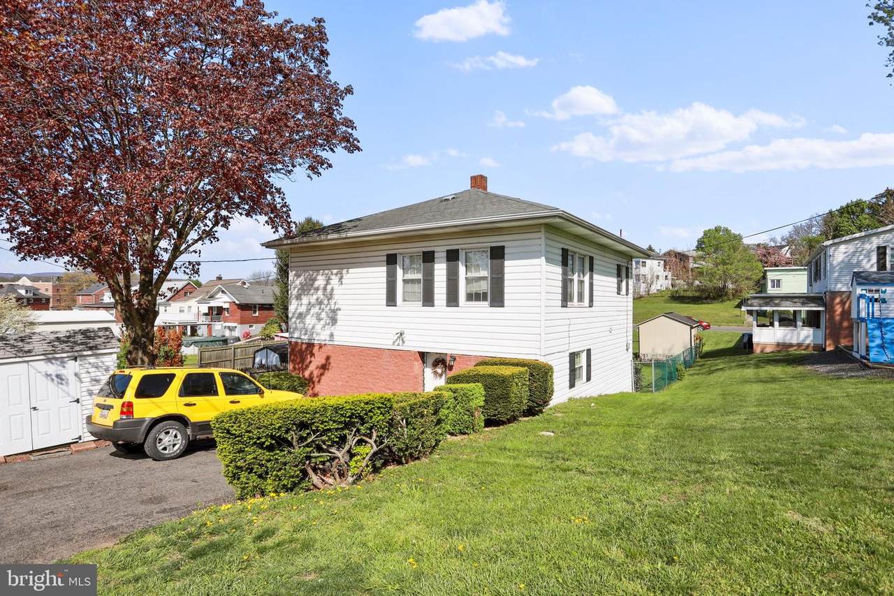 616 Brookfield Avenue - Photo 1
