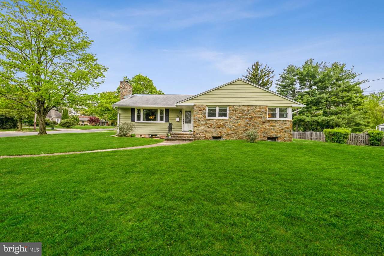 23 Woodhampton Drive - Photo 1