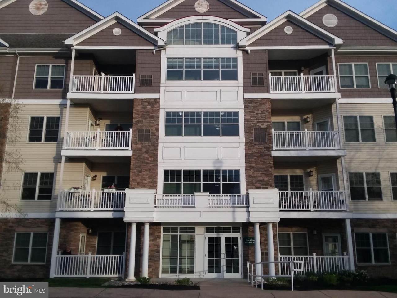 200 Ernest Way - Photo 1