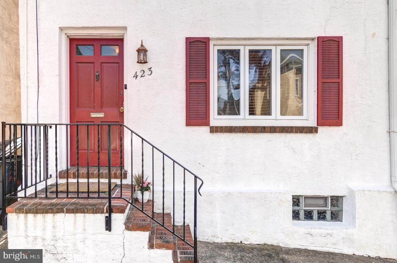 423 Leverington Avenue - Photo 1