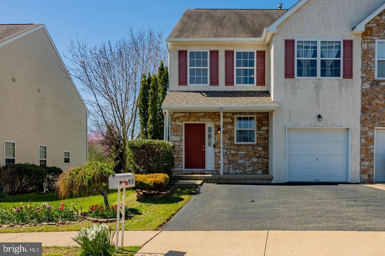 910 Patriot Lane - Photo 1