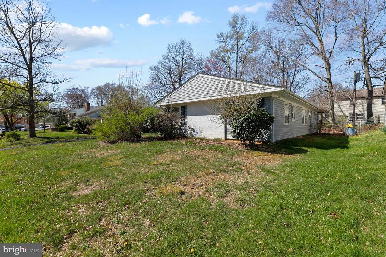 111 Niagara Lane - Photo 1