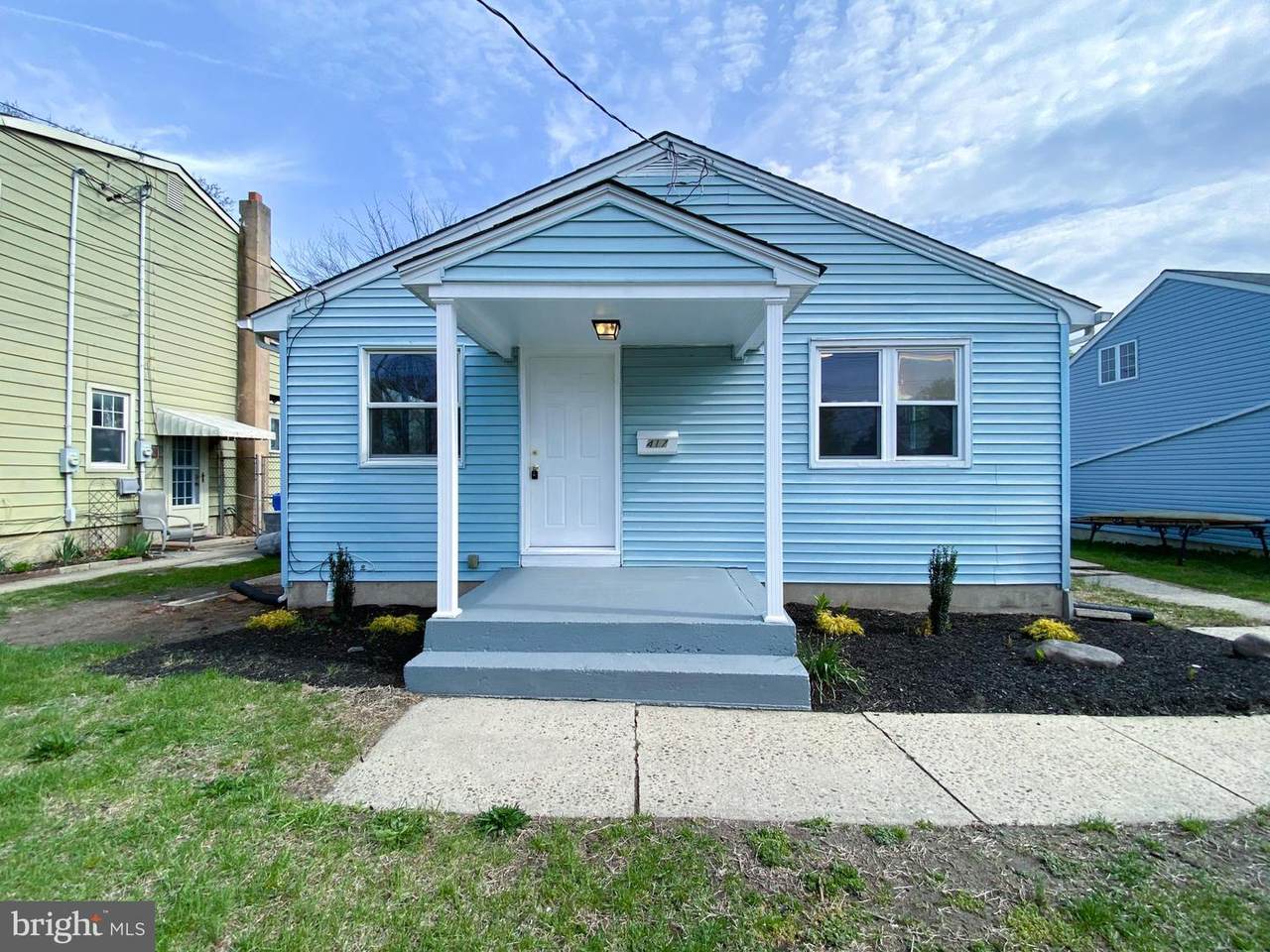417 5TH Street - Photo 1