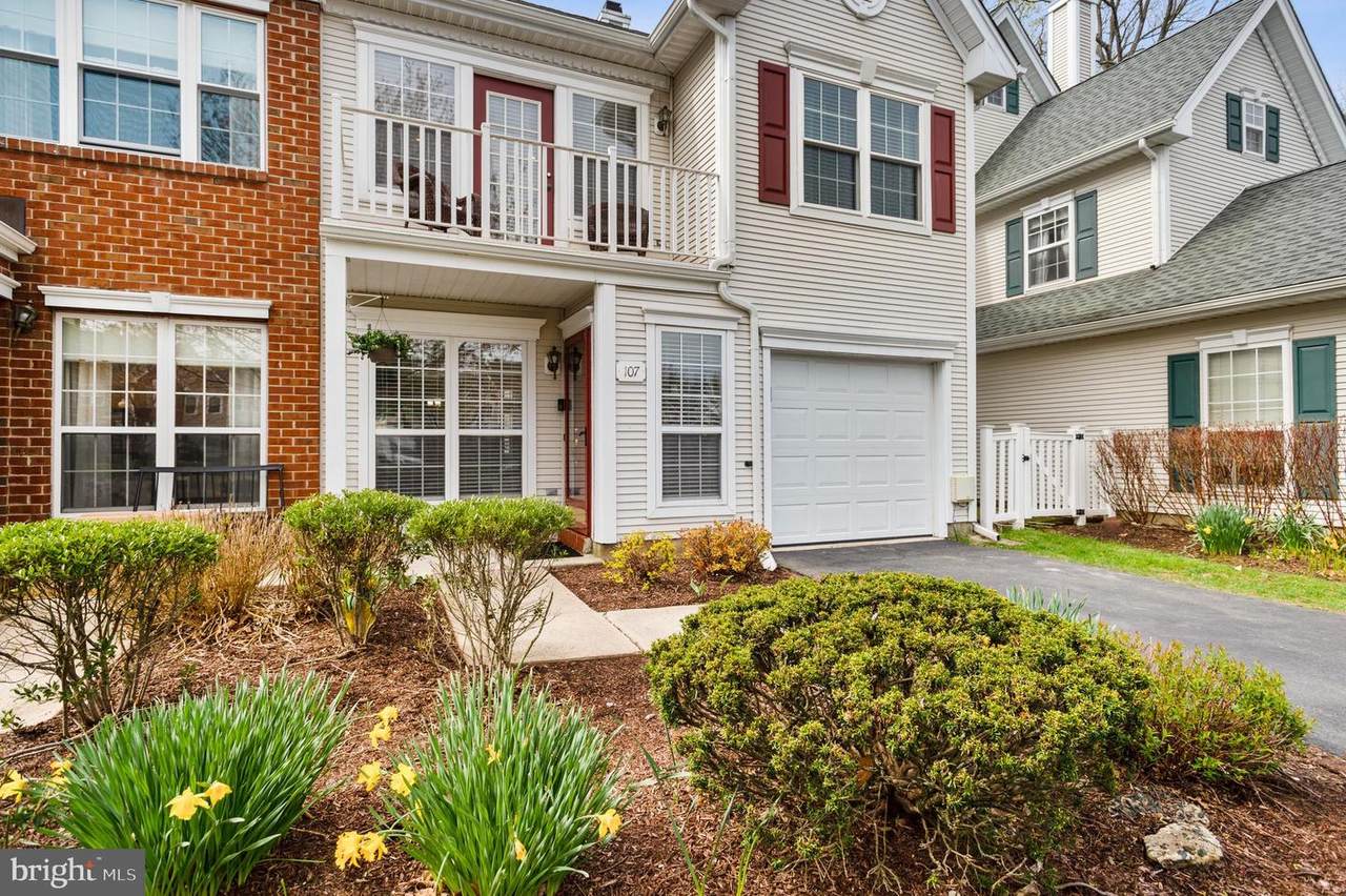 107 Pebble Creek Court - Photo 1