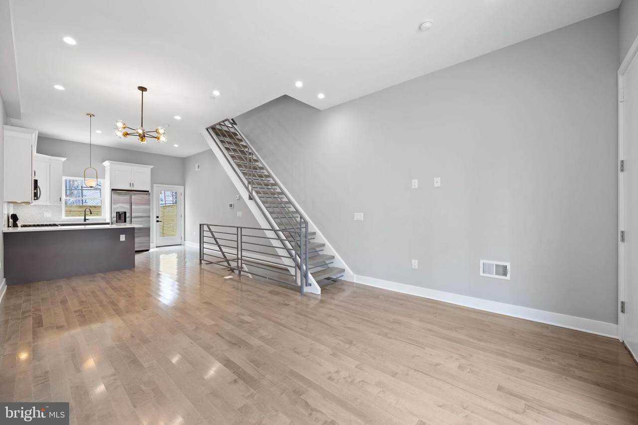 1616 Flora Street - Photo 1