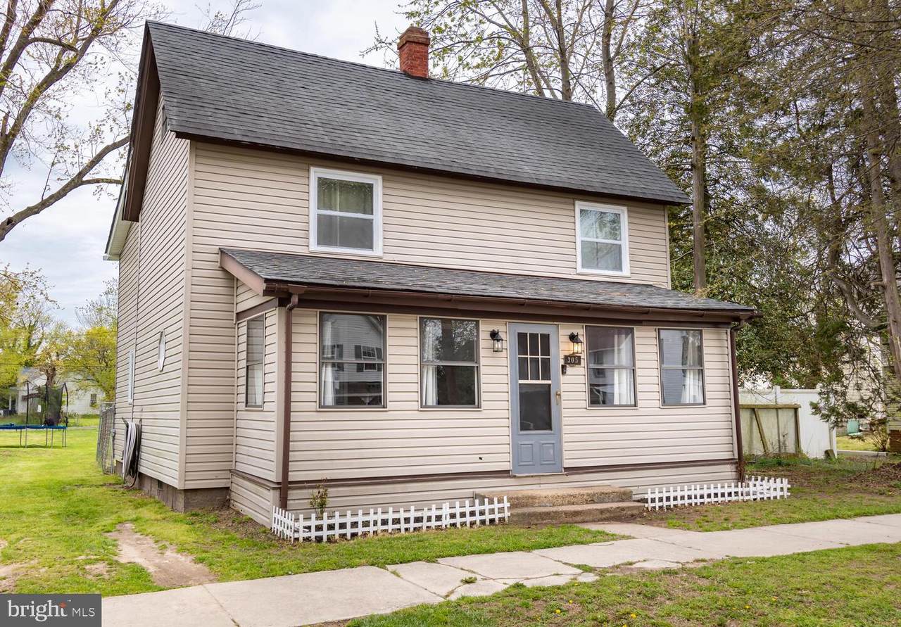 305 Maryland Avenue - Photo 1