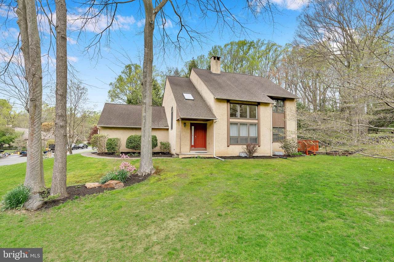 204 Meadowdale Drive - Photo 1
