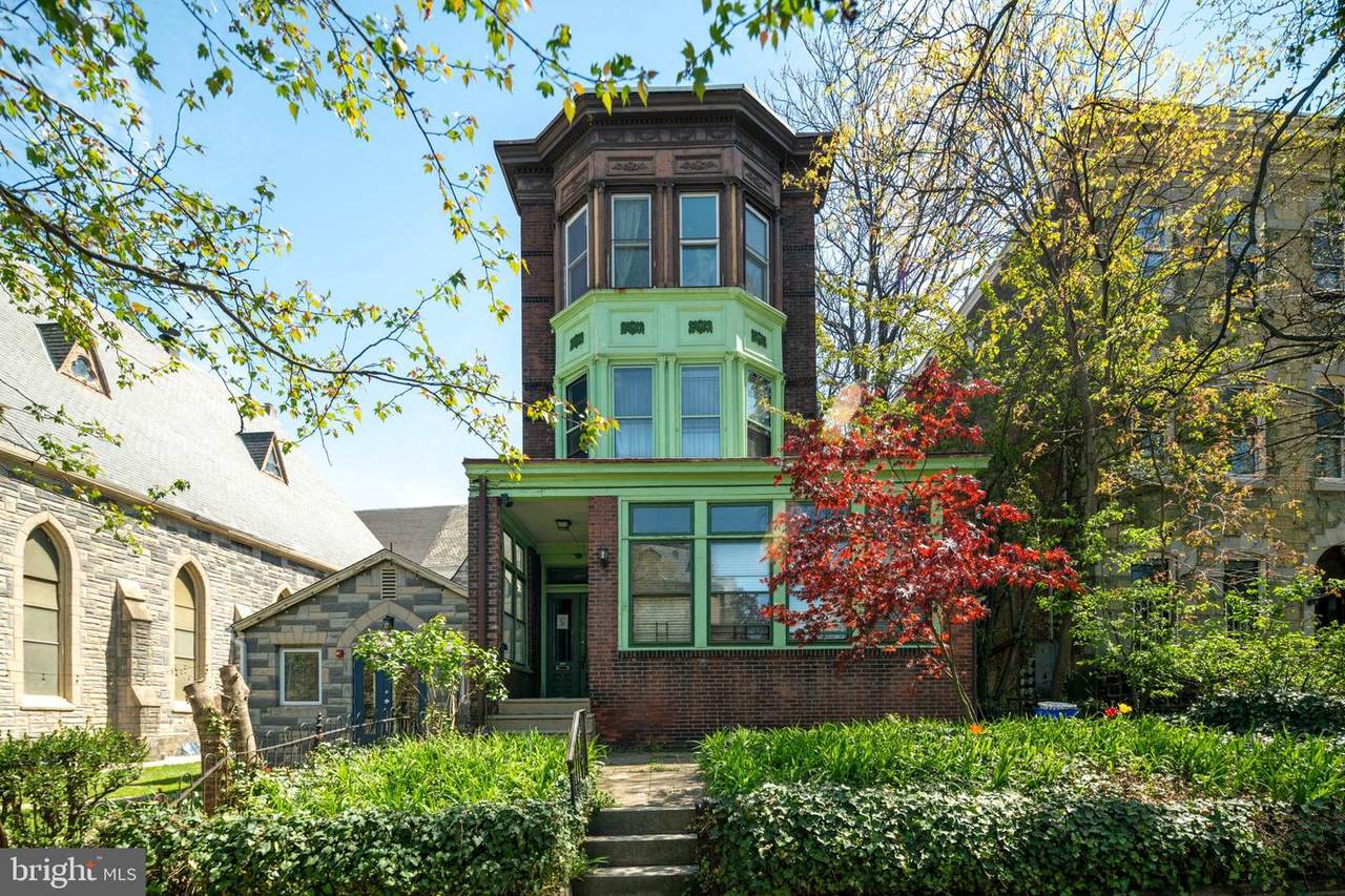 403 42ND Street - Photo 1