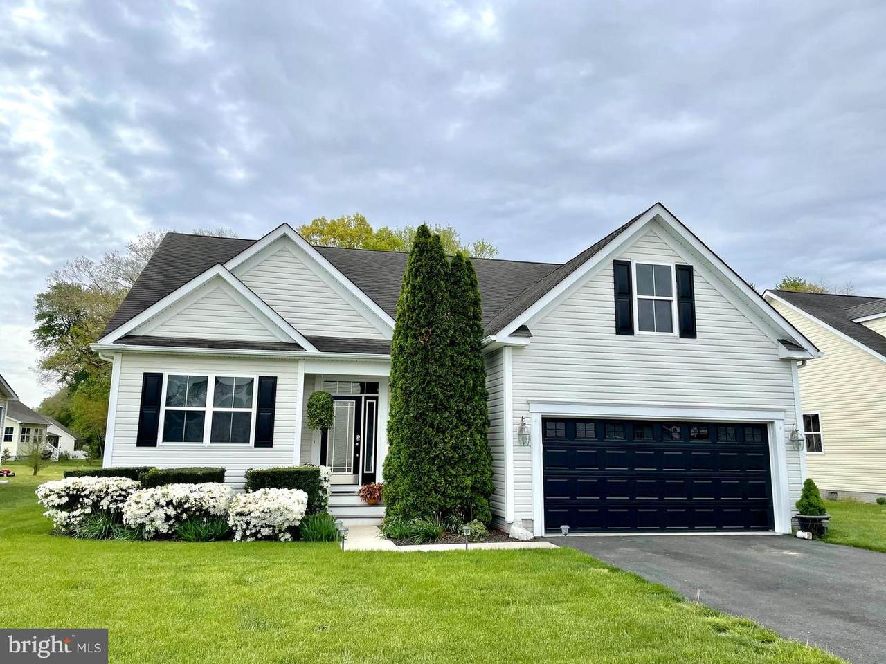 215 Bourne Way - Photo 1