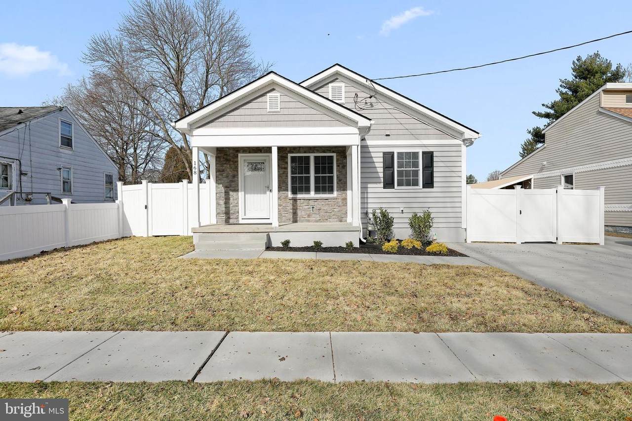 70 Smith Avenue - Photo 1